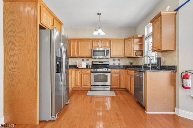 1366 Genovese Ln, Rahway City, NJ 07065
