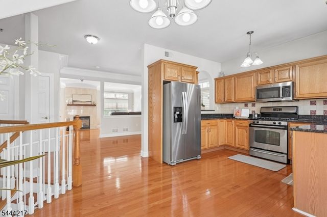 1366 Genovese Ln, Rahway City, NJ 07065