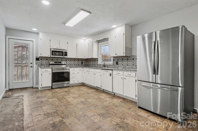 2230 Kenwood Drive, Kannapolis, NC 28081