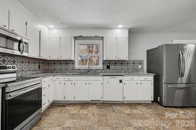 2230 Kenwood Drive, Kannapolis, NC 28081