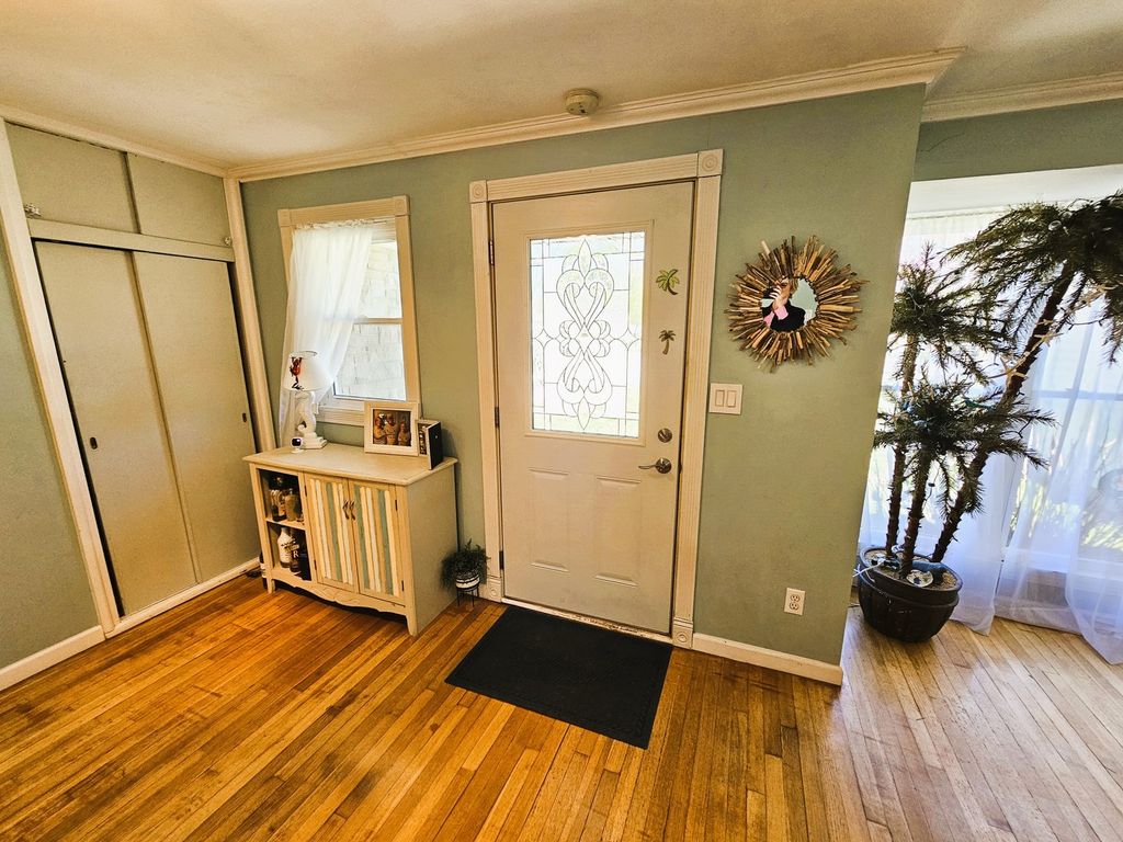 Image 16 of property listing at 2 Lincoln Drive, Mt Vernon, IL 62864