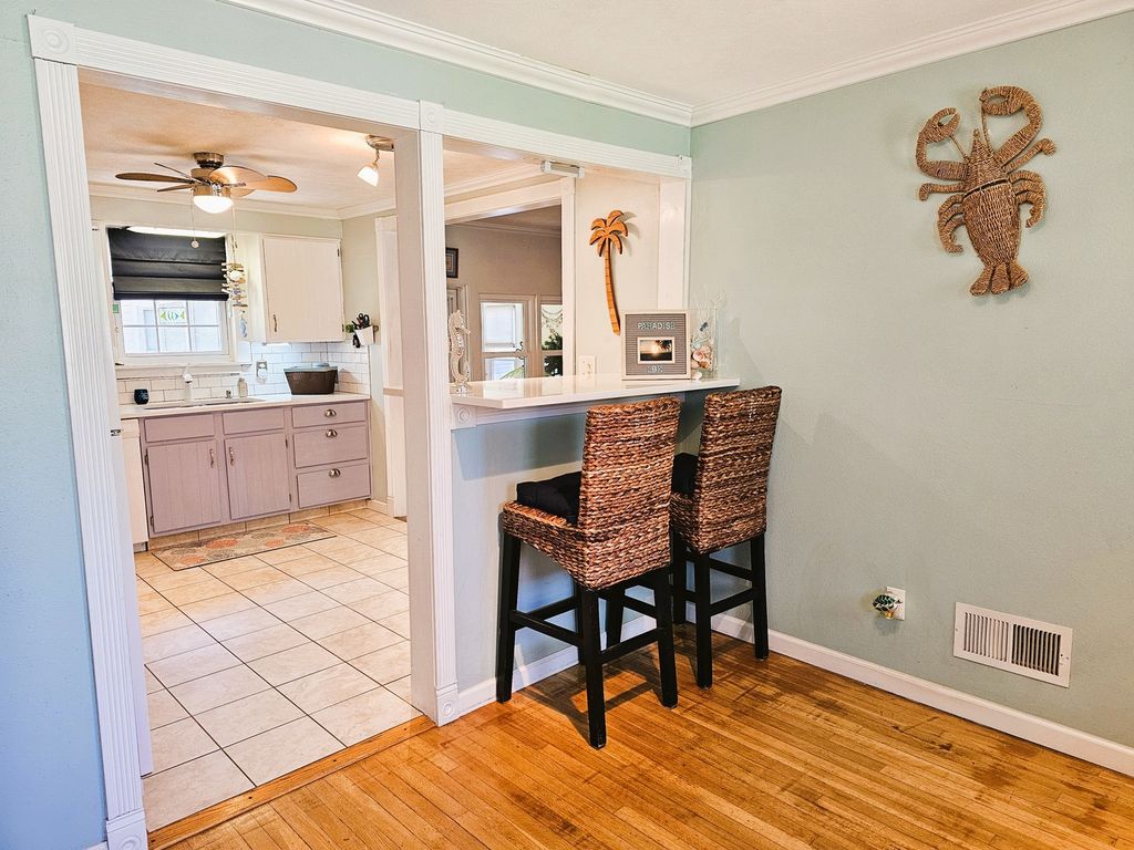 Image 17 of property listing at 2 Lincoln Drive, Mt Vernon, IL 62864