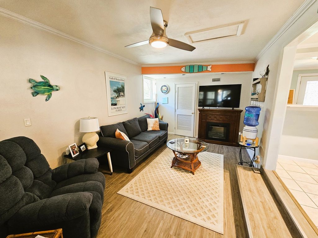 Image 21 of property listing at 2 Lincoln Drive, Mt Vernon, IL 62864