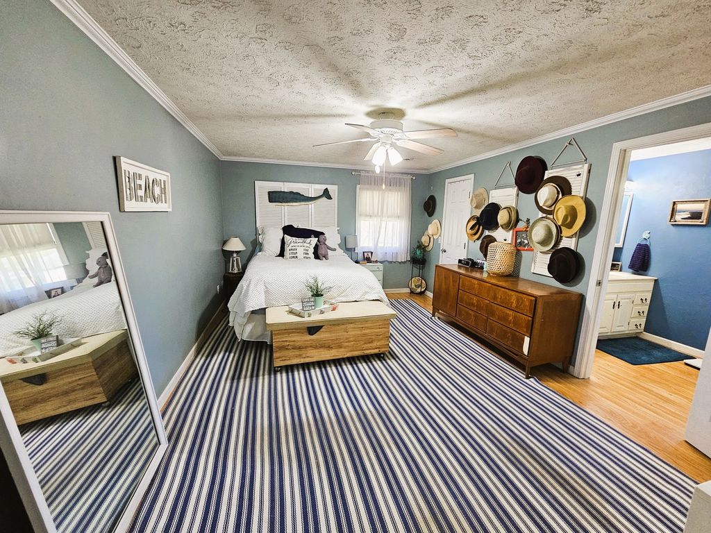 Image 25 of property listing at 2 Lincoln Drive, Mt Vernon, IL 62864