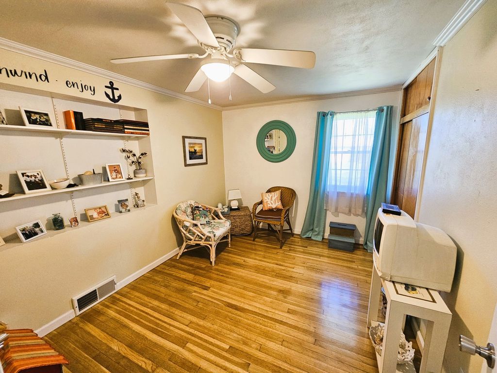 Image 30 of property listing at 2 Lincoln Drive, Mt Vernon, IL 62864