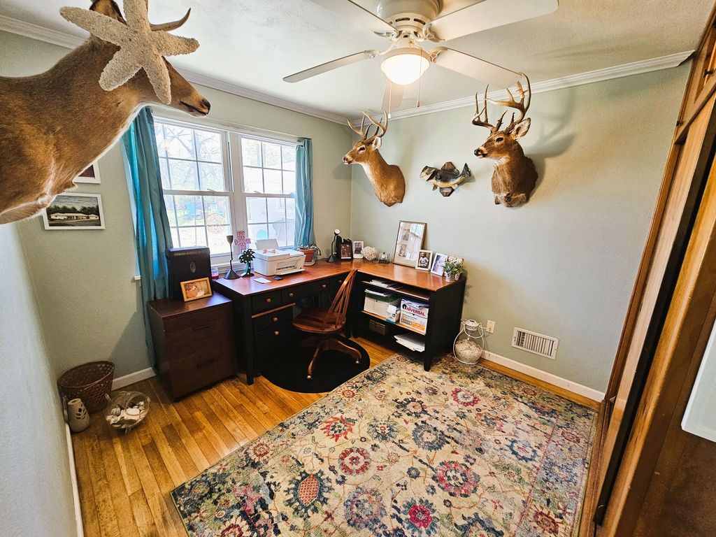 Image 33 of property listing at 2 Lincoln Drive, Mt Vernon, IL 62864