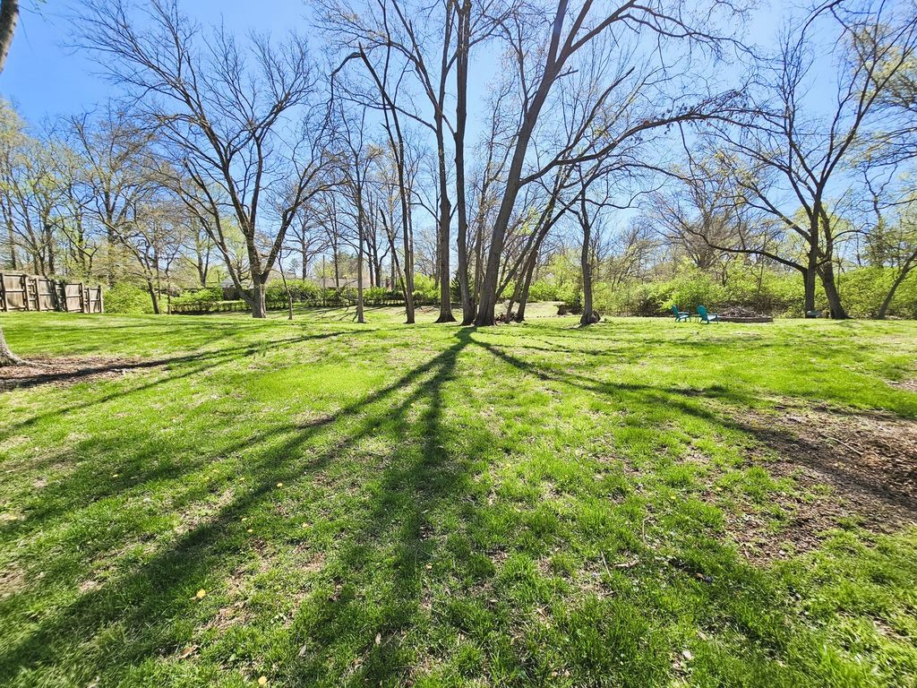 Image 8 of property listing at 2 Lincoln Drive, Mt Vernon, IL 62864