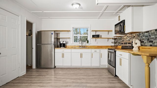 142 Hemlock Road, Defuniak Springs, FL 32435