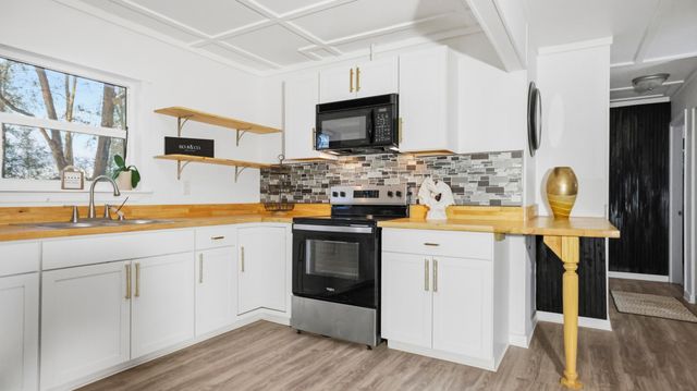 142 Hemlock Road, Defuniak Springs, FL 32435