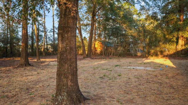 142 Hemlock Road, Defuniak Springs, FL 32435