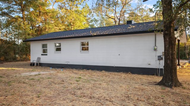 142 Hemlock Road, Defuniak Springs, FL 32435