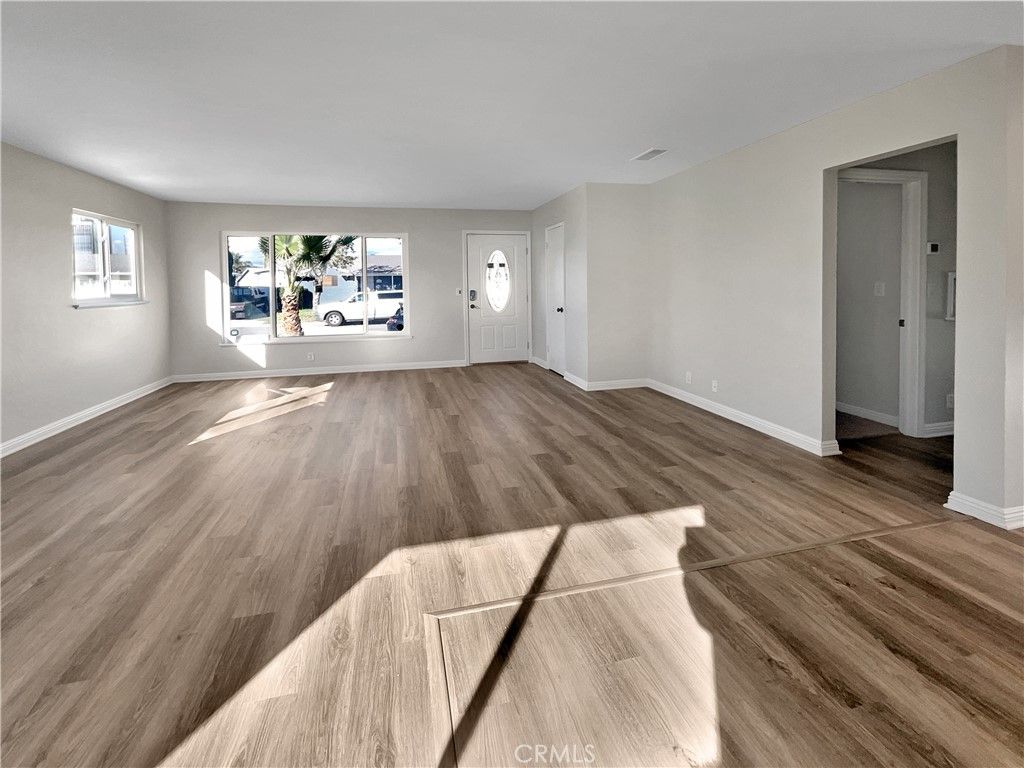 Image 2 of property listing at 380 Harvard Street, Oxnard, CA 93036