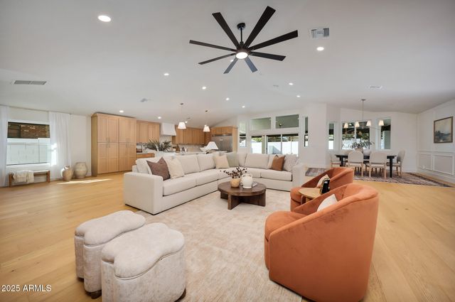 7716 W JOHN CABOT Road, Glendale, AZ 85308