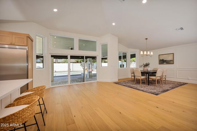 7716 W JOHN CABOT Road, Glendale, AZ 85308