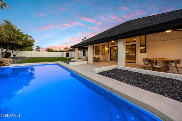 7716 W JOHN CABOT Road, Glendale, AZ 85308