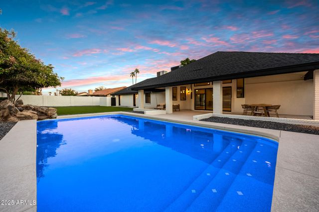 7716 W JOHN CABOT Road, Glendale, AZ 85308