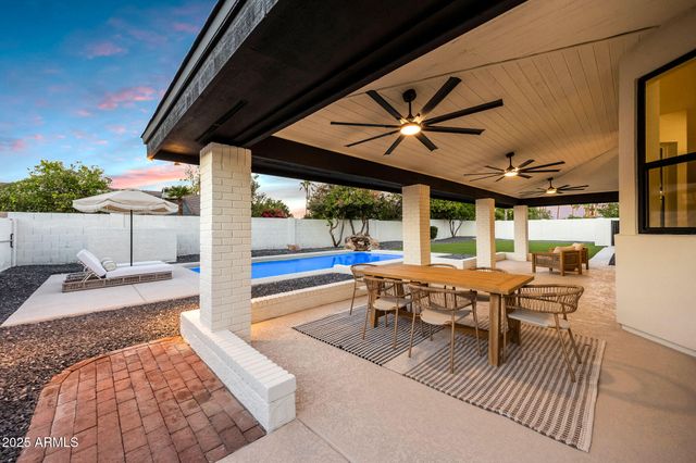 7716 W JOHN CABOT Road, Glendale, AZ 85308