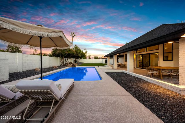 7716 W JOHN CABOT Road, Glendale, AZ 85308