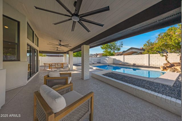 7716 W JOHN CABOT Road, Glendale, AZ 85308