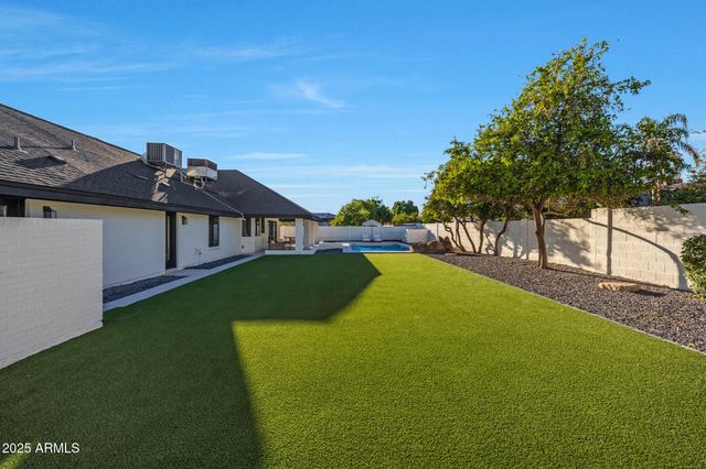 7716 W JOHN CABOT Road, Glendale, AZ 85308