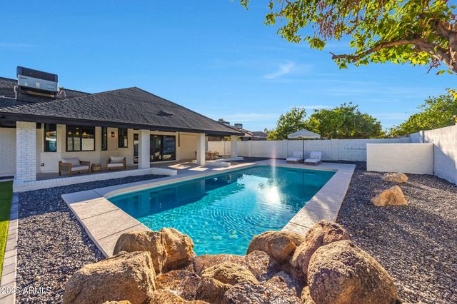 7716 W JOHN CABOT Road, Glendale, AZ 85308