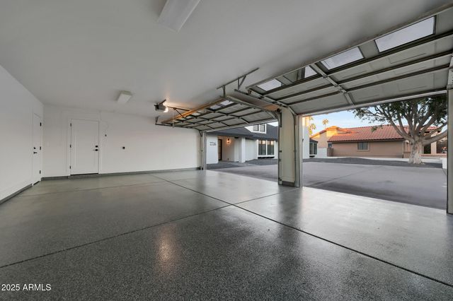 7716 W JOHN CABOT Road, Glendale, AZ 85308