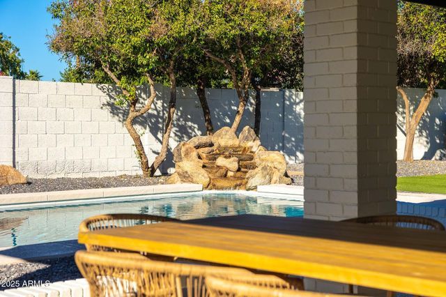 7716 W JOHN CABOT Road, Glendale, AZ 85308