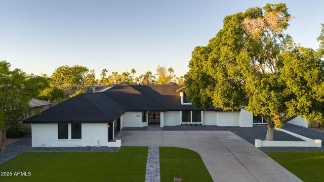 7716 W JOHN CABOT Road, Glendale, AZ 85308