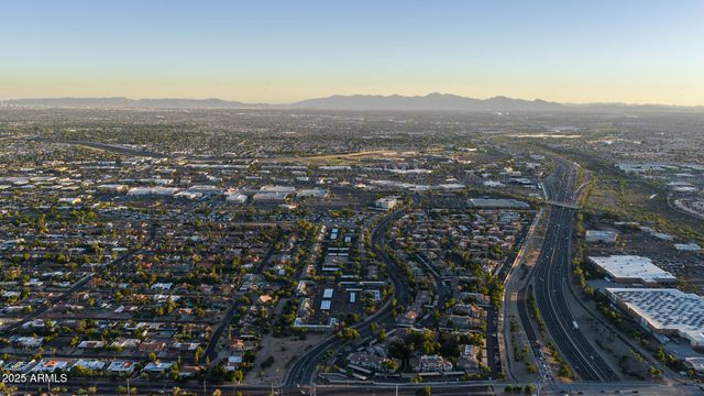 7716 W JOHN CABOT Road, Glendale, AZ 85308