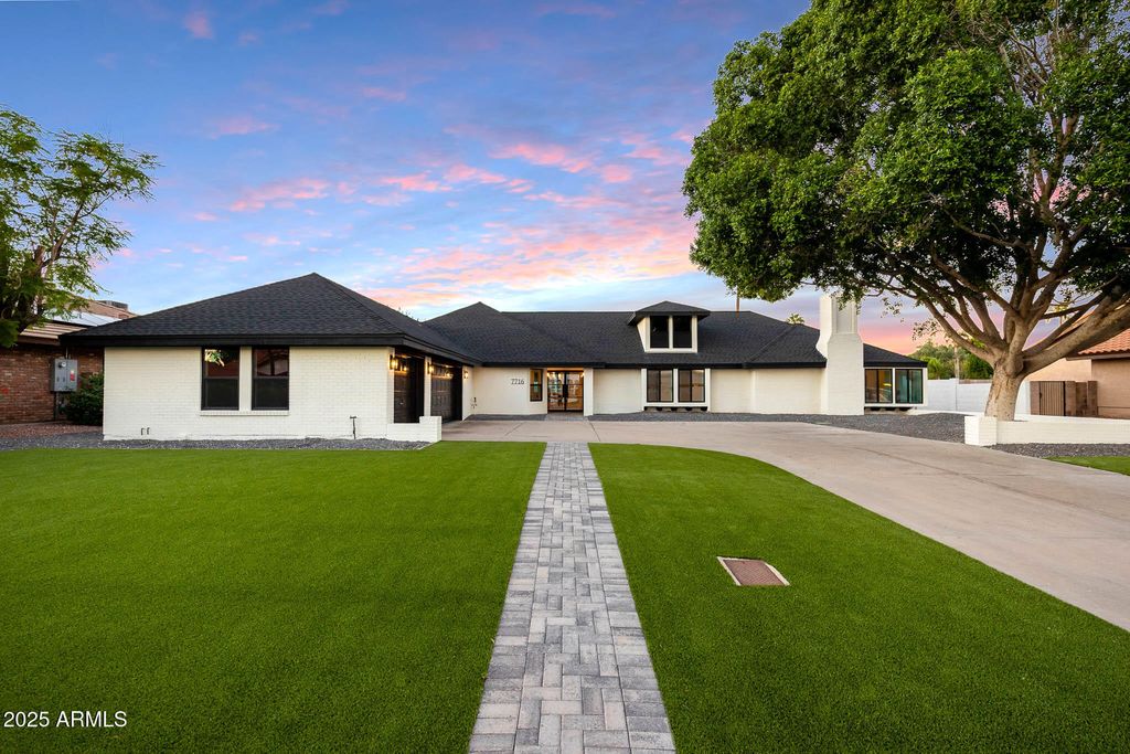 7716 W JOHN CABOT Road, Glendale, AZ 85308