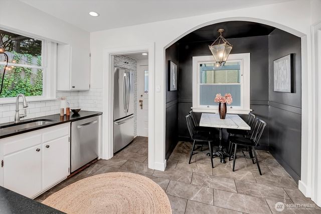 2103 5th Avenue N, Seattle, WA 98109