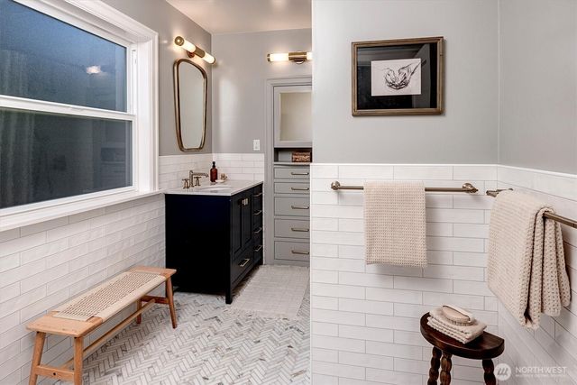 2103 5th Avenue N, Seattle, WA 98109