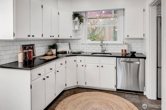 2103 5th Avenue N, Seattle, WA 98109