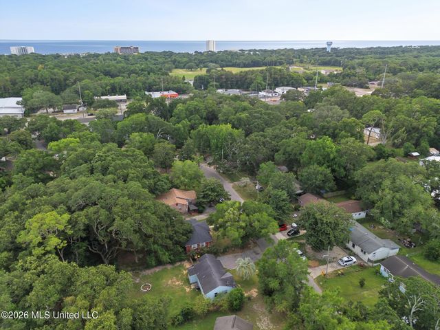 324 West Drive, Biloxi, MS 39531