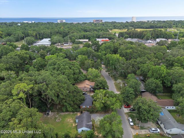 324 West Drive, Biloxi, MS 39531
