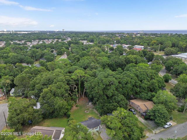 324 West Drive, Biloxi, MS 39531