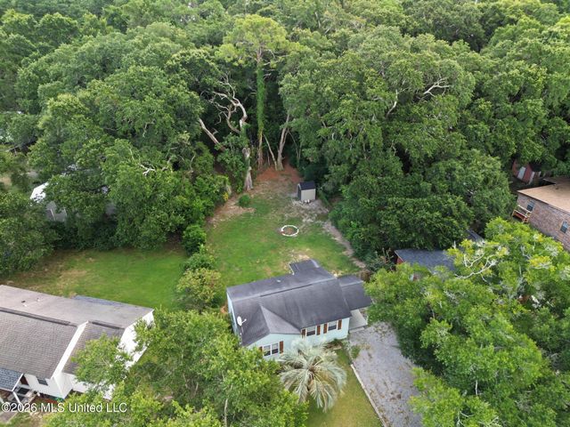 324 West Drive, Biloxi, MS 39531