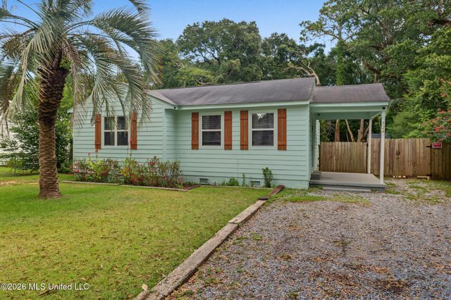 324 West Drive, Biloxi, MS 39531