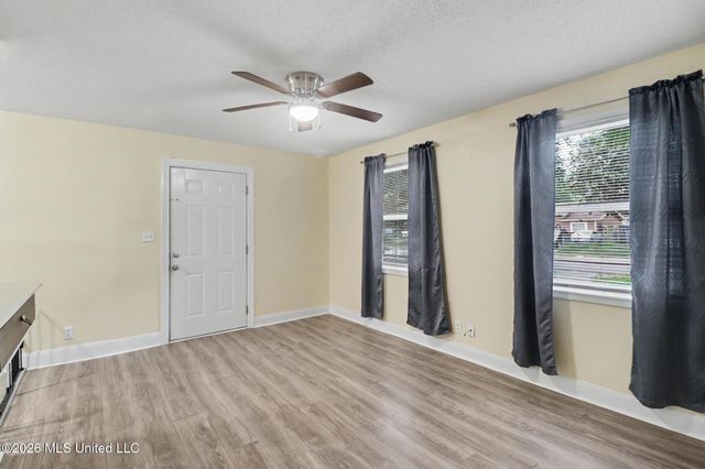 324 West Drive, Biloxi, MS 39531