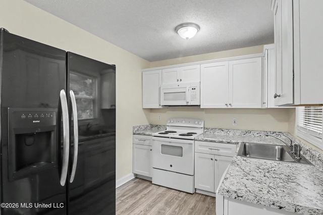 324 West Drive, Biloxi, MS 39531