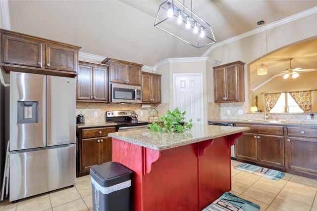 933 Heston Circle, Robinson, TX 76706