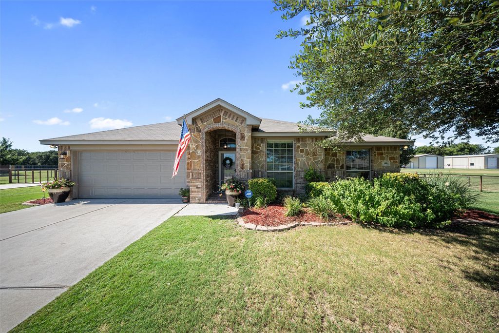 188 Creekwood Ranch Road, Azle, TX 76020