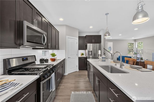 32974 Skyline Lane, Black Diamond, WA 98010