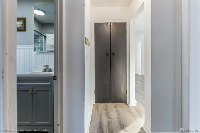 4383 Green Lake Road, West Bloomfield, MI 48323