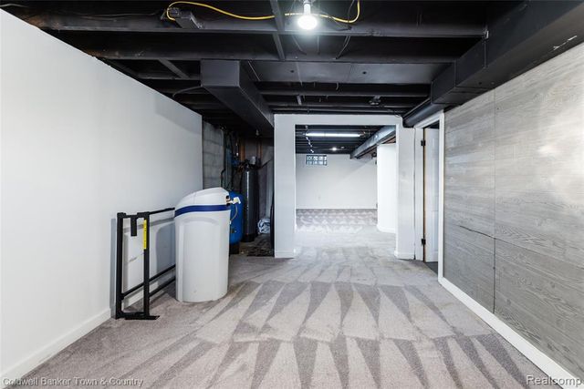 4383 Green Lake Road, West Bloomfield, MI 48323