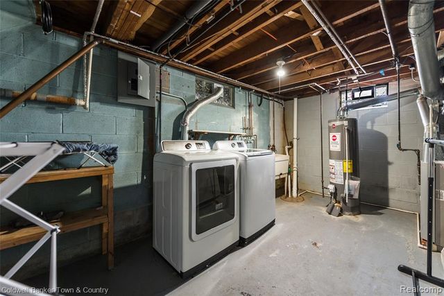 4383 Green Lake Road, West Bloomfield, MI 48323