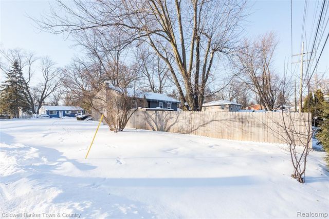 4383 Green Lake Road, West Bloomfield, MI 48323