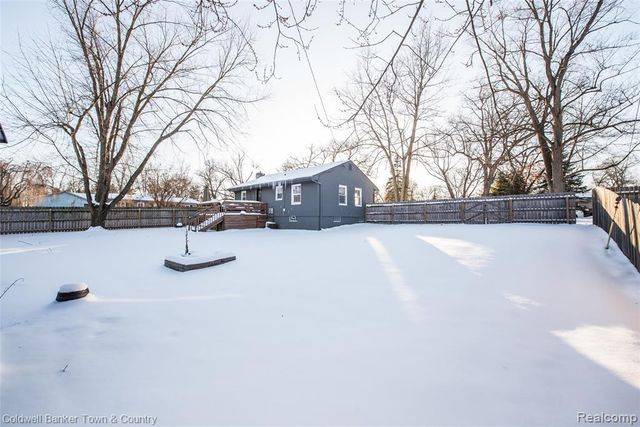 4383 Green Lake Road, West Bloomfield, MI 48323