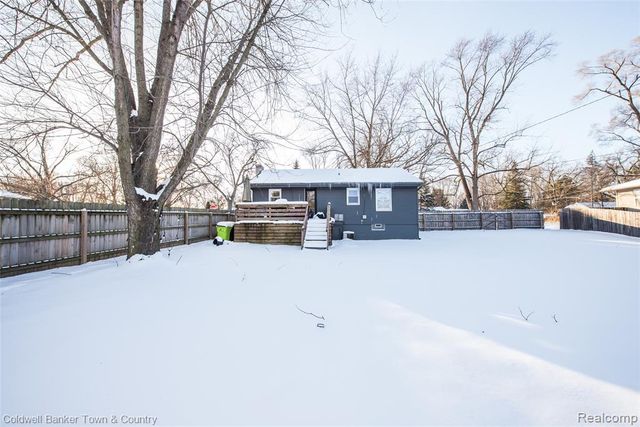 4383 Green Lake Road, West Bloomfield, MI 48323