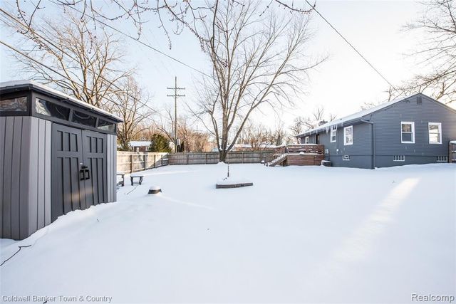 4383 Green Lake Road, West Bloomfield, MI 48323